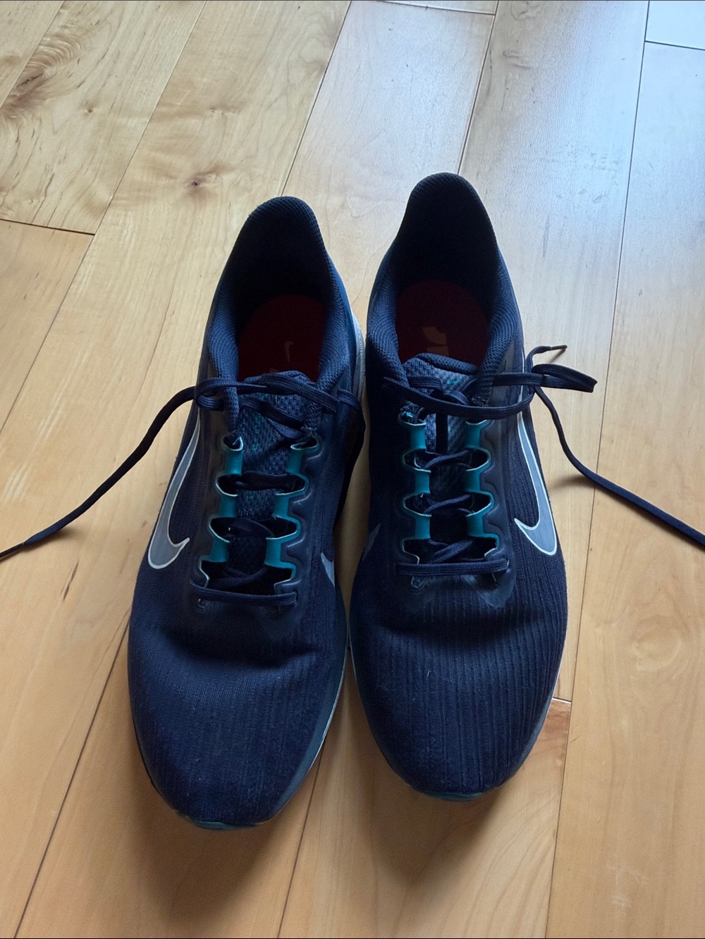 Nike Men's Navy Black Running Sneakers with Silver Swoosh